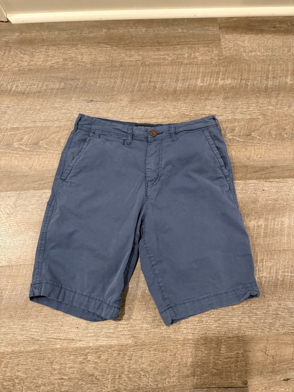American Eagle Outfitters Men’s Shorts - in a Blue color. Size 28